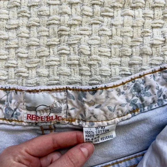 VINTAGE Denim Republic High Waisted Shorts - Picture 4 of 6